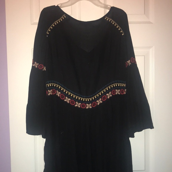 Flowy boho embroidered dress - Picture 3 of 3
